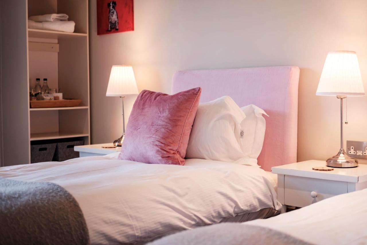 ברידג'ווטר The Bower Inn מראה חיצוני תמונה A bed with a headboard